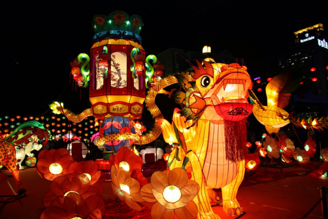 hoi-an-lantern-festival-8.png?profile=RESIZE_710x